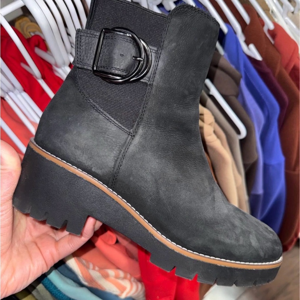 Blondo Dakota Waterproof Black Ankle Booties with Buckle